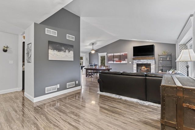 W310S2748 Wild Rose LANE, Waukesha, WI 53188