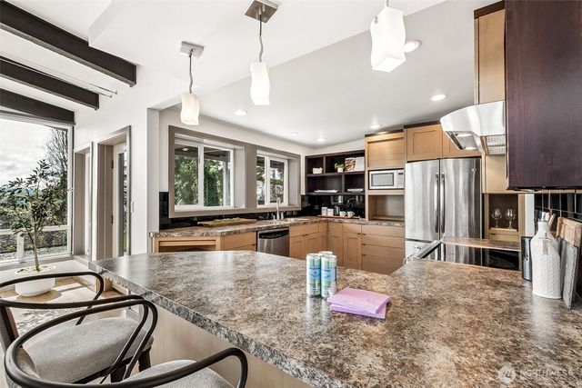 17220 Sylvester Road SW, Normandy Park, WA 98166