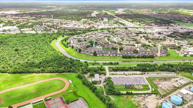 17513 El Camino Real, Houston, TX 77058