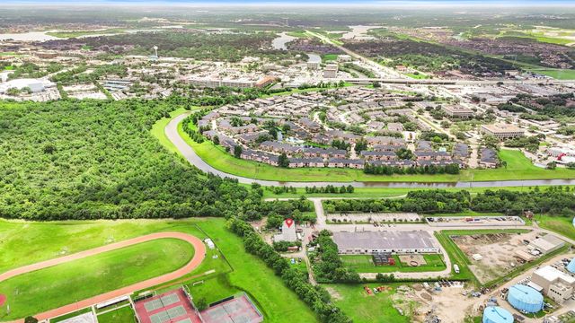 17513 El Camino Real, Houston, TX 77058