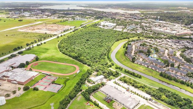 17513 El Camino Real, Houston, TX 77058