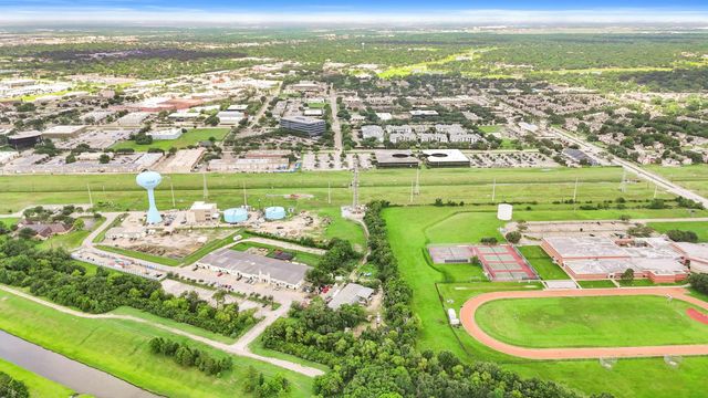 17513 El Camino Real, Houston, TX 77058