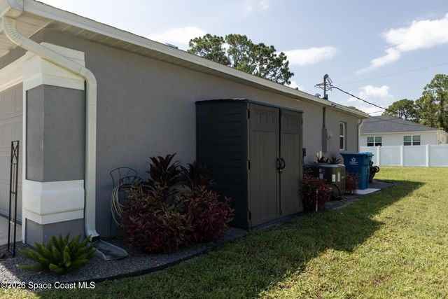 1572 Holbrook Road NW, Palm Bay, FL 32907