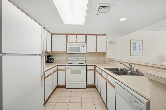 2711 S Ocean Blvd. PH15, North Myrtle Beach, SC 29582