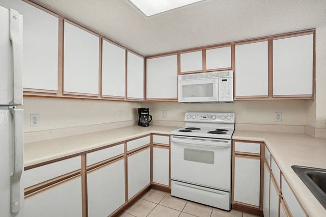 2711 S Ocean Blvd. PH15, North Myrtle Beach, SC 29582