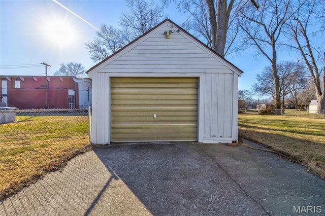 123 Bender Avenue, East Alton, IL 62024