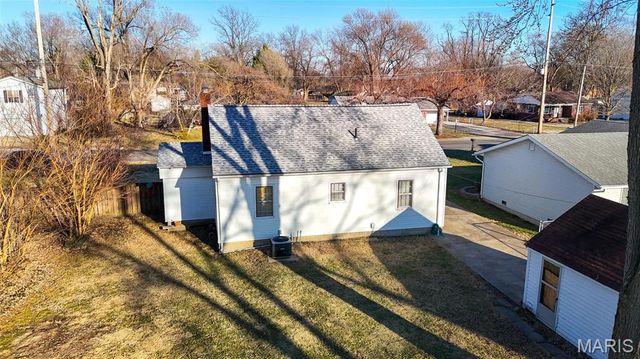 123 Bender Avenue, East Alton, IL 62024