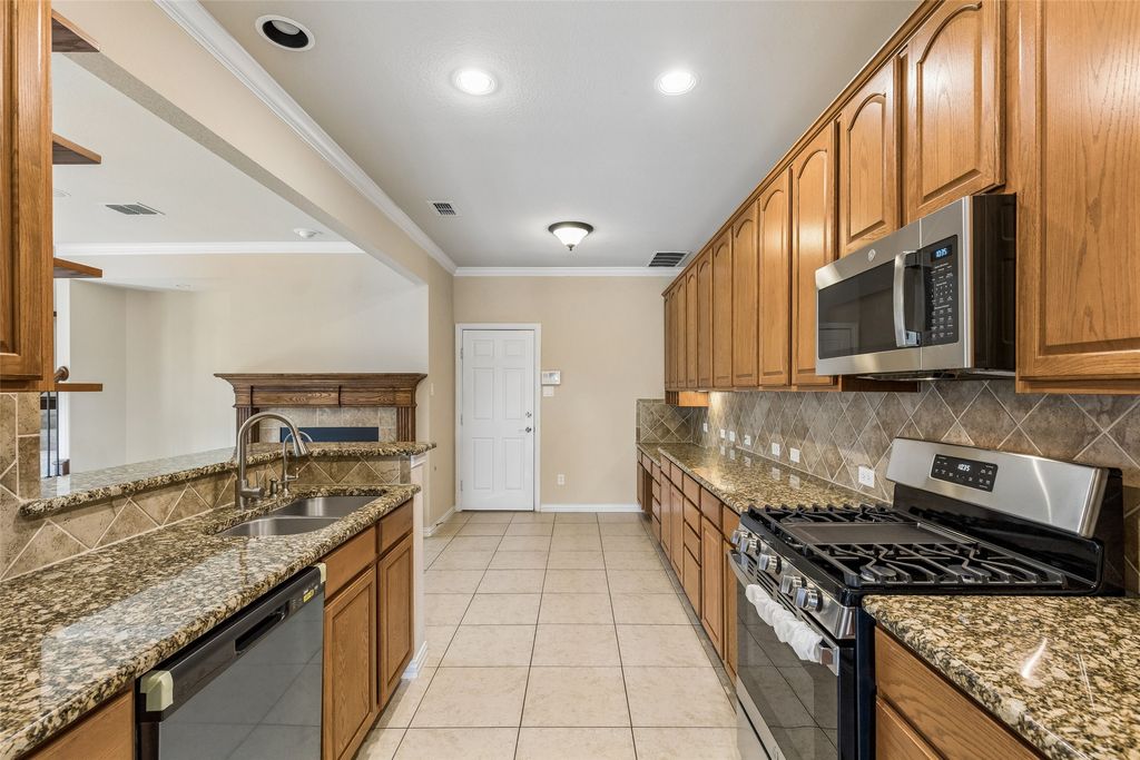 4313 Kestrel Way, Carrollton, TX 75010 — exterior