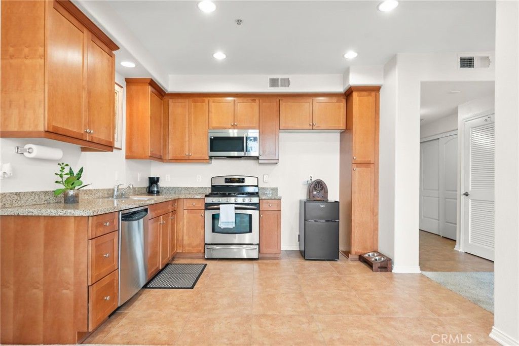 Image 10 of property listing at 360 W Avenue 26, Los Angeles, CA 90031