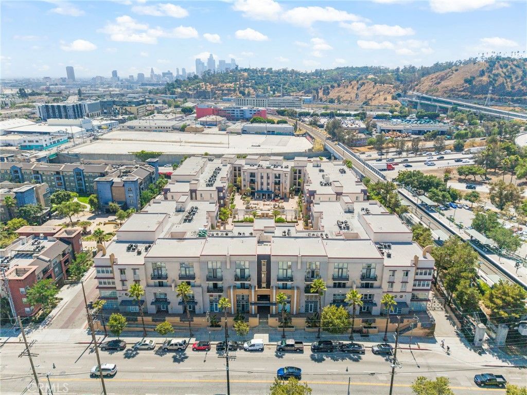 Image 32 of property listing at 360 W Avenue 26, Los Angeles, CA 90031