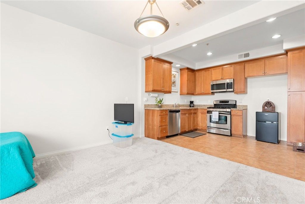 Image 4 of property listing at 360 W Avenue 26, Los Angeles, CA 90031