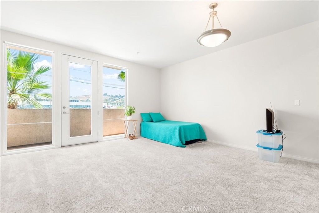 Image 6 of property listing at 360 W Avenue 26, Los Angeles, CA 90031