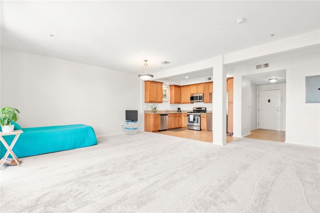 Image 7 of property listing at 360 W Avenue 26, Los Angeles, CA 90031