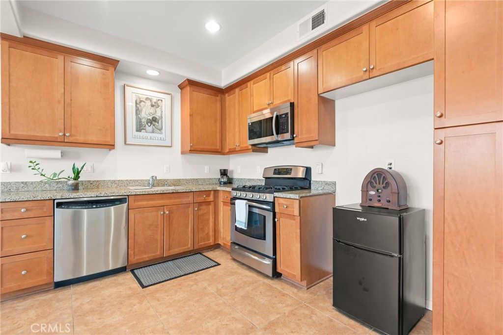 Image 8 of property listing at 360 W Avenue 26, Los Angeles, CA 90031
