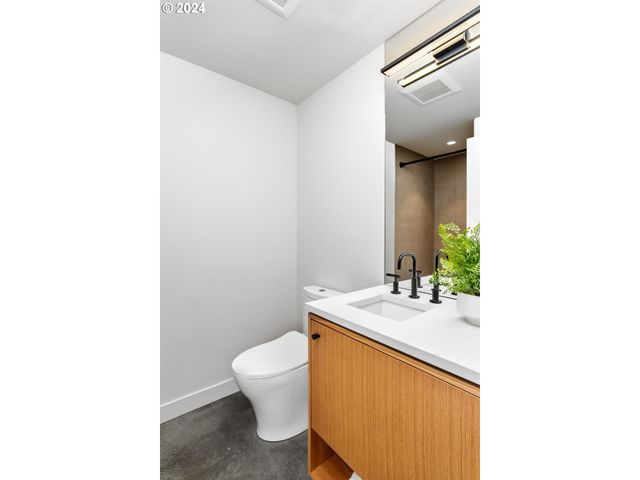 2795 Nw THURMAN St, Portland, OR 97210