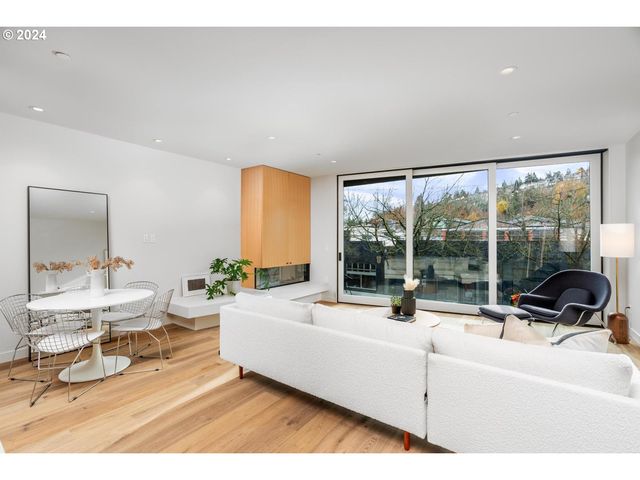 2795 Nw THURMAN St, Portland, OR 97210