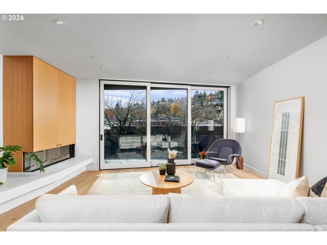 2795 Nw THURMAN St, Portland, OR 97210