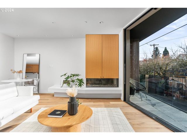 2795 Nw THURMAN St, Portland, OR 97210