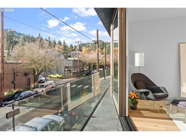 2795 Nw THURMAN St, Portland, OR 97210