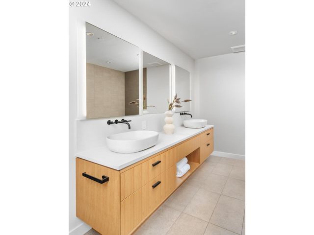 2795 Nw THURMAN St, Portland, OR 97210