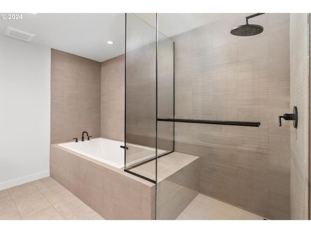 2795 Nw THURMAN St, Portland, OR 97210