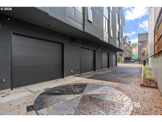 2795 Nw THURMAN St, Portland, OR 97210