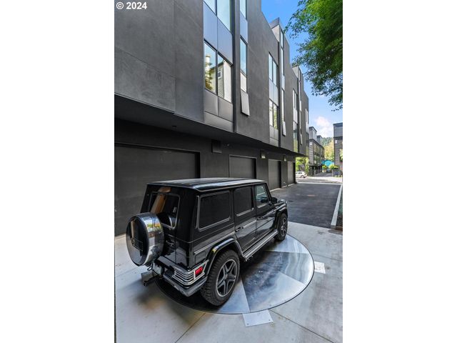 2795 Nw THURMAN St, Portland, OR 97210