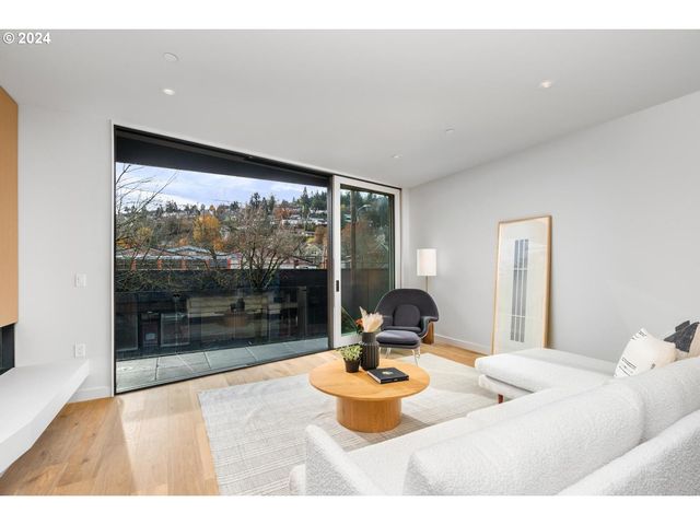 2795 Nw THURMAN St, Portland, OR 97210