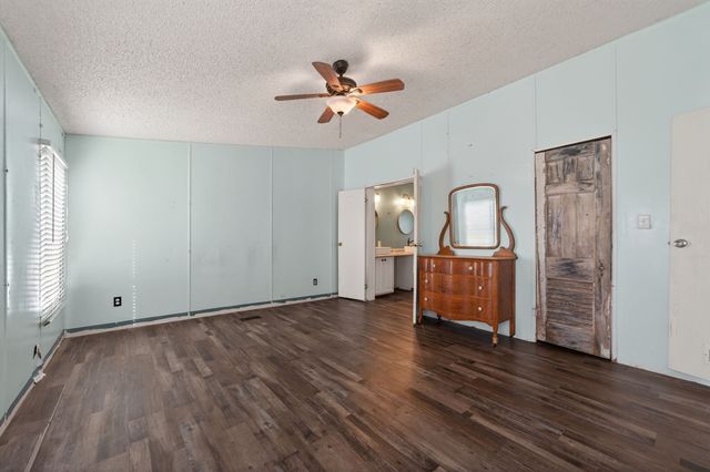 109 Wallace Street, Lone Oak, TX 75453