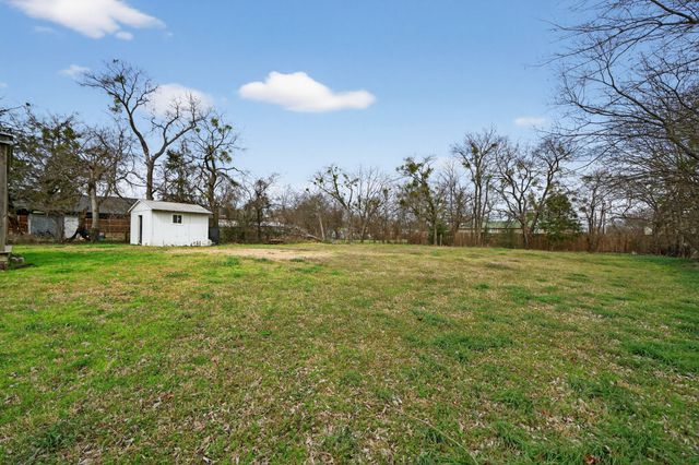 109 Wallace Street, Lone Oak, TX 75453