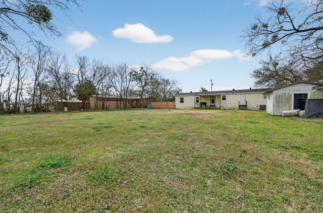 109 Wallace Street, Lone Oak, TX 75453