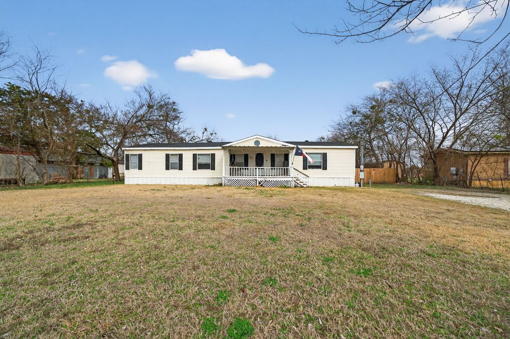 109 Wallace Street, Lone Oak, TX 75453