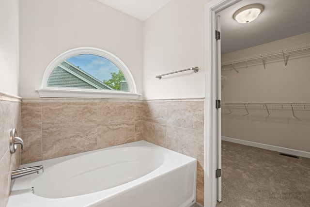 1109 Ravinia Drive, Gurnee, IL 60031