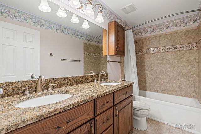 1109 Ravinia Drive, Gurnee, IL 60031