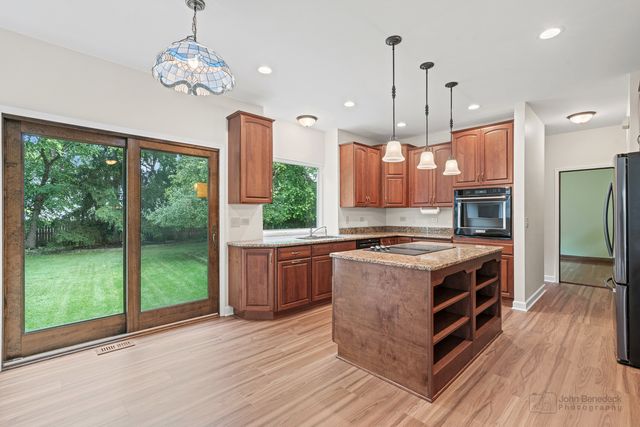 1109 Ravinia Drive, Gurnee, IL 60031
