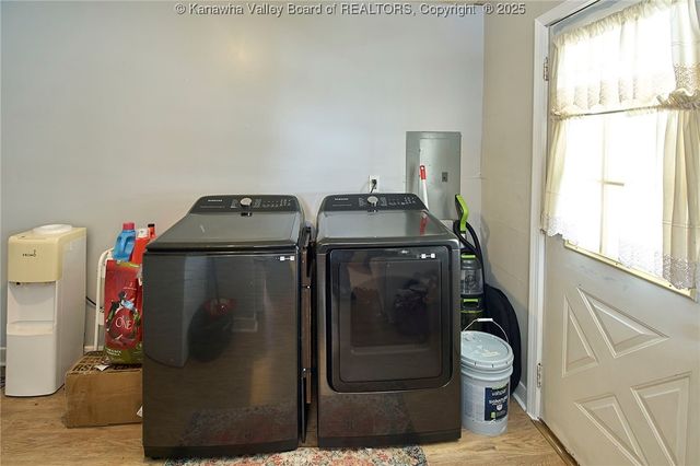 618 2nd Avenue, Elkview, WV 25071