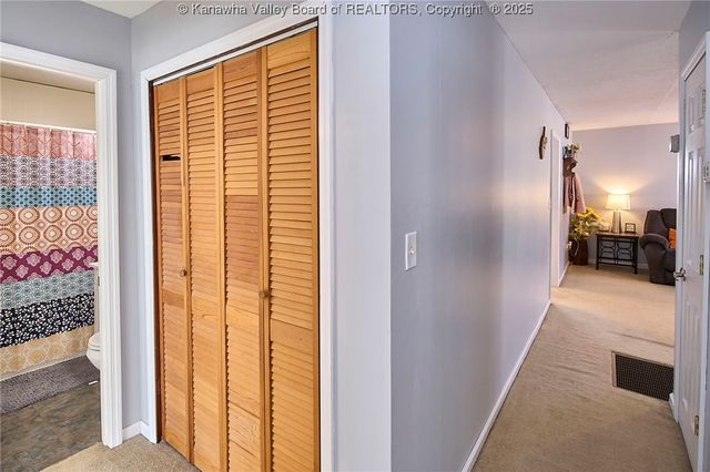 618 2nd Avenue, Elkview, WV 25071