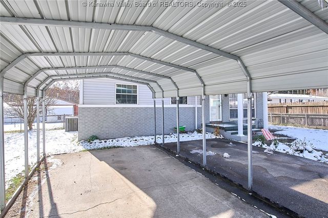 618 2nd Avenue, Elkview, WV 25071