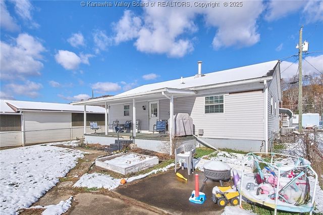 618 2nd Avenue, Elkview, WV 25071