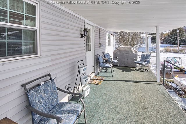 618 2nd Avenue, Elkview, WV 25071