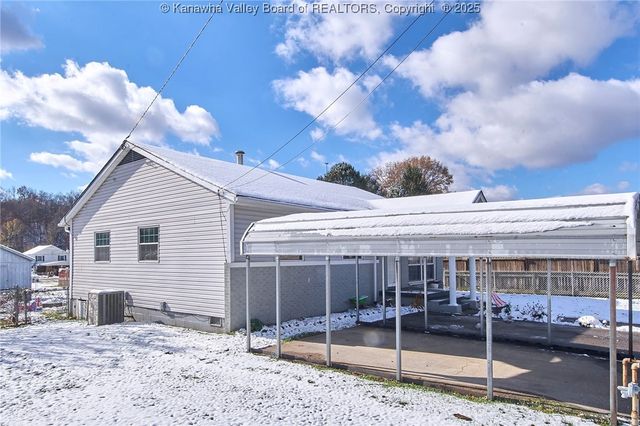 618 2nd Avenue, Elkview, WV 25071