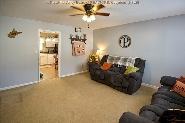 618 2nd Avenue, Elkview, WV 25071