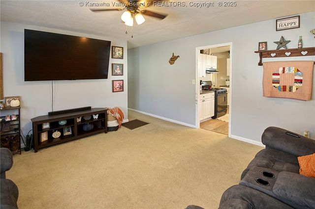 618 2nd Avenue, Elkview, WV 25071