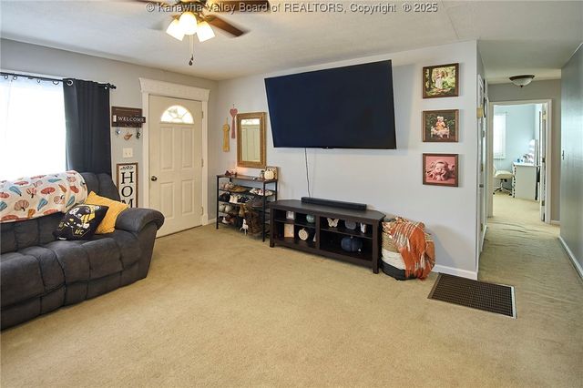 618 2nd Avenue, Elkview, WV 25071