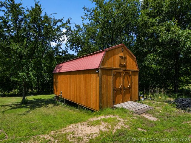 105 Rock House Road, Bennington, OK 74723