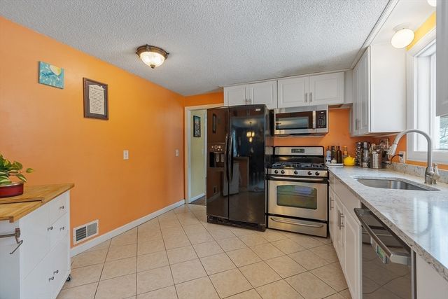 2 Edith Rd, Hudson, MA 01749