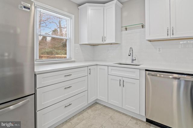 8517 OAKLEIGH RD, Parkville, MD 21234