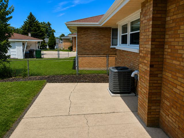 1446 Highridge Parkway, Westchester, IL 60154