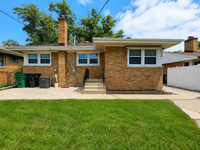 1446 Highridge Parkway, Westchester, IL 60154