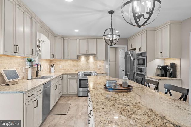 204 SUMMERWIND LN, Harleysville, PA 19438